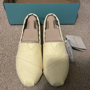 NWT Toms, size 8.5 womens Alpargata shoes